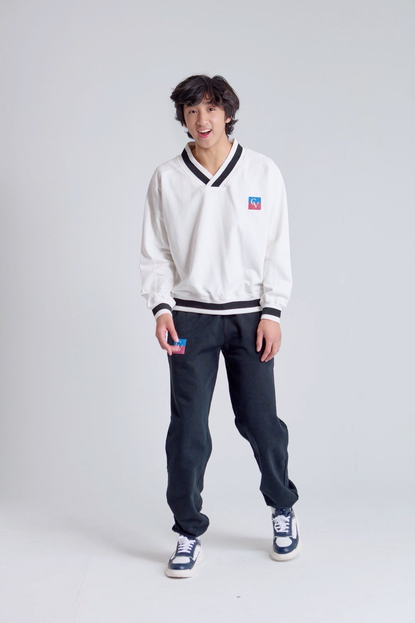 Unisex V-Neck Contrast Collar Boxy Sweatshirt | 380GSM 100% Cotton Cropped Preppy Streetwear